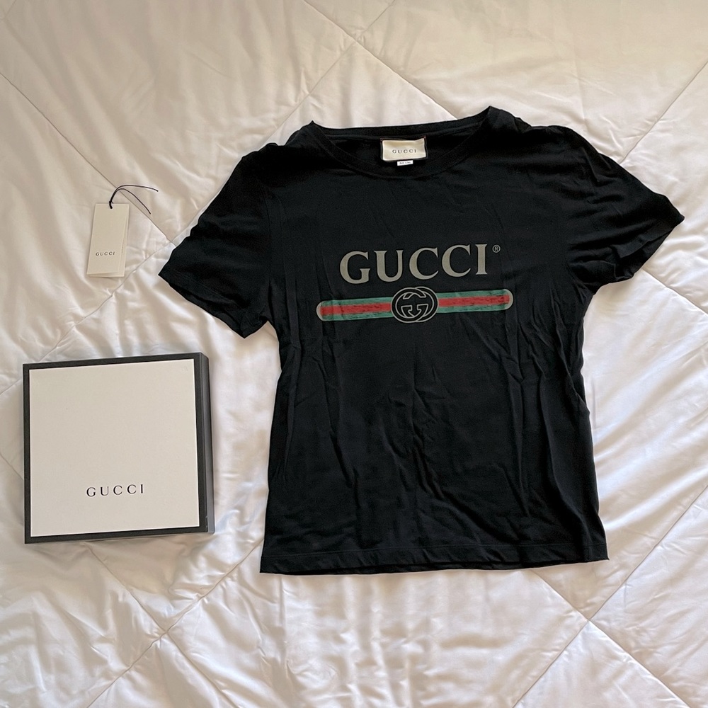 OVERSIZE WASHED T-SHIRT WITH GUCCI LOGO

Size - Small 
Brand - Gucci
